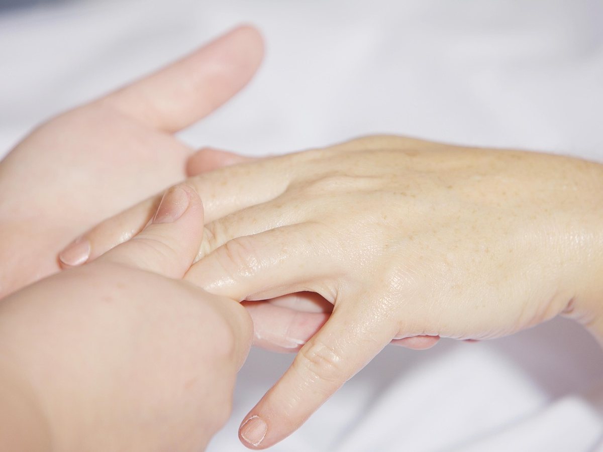 Massage hydratant des mains